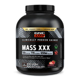 GNC AMP MASS XXX vista frontal del envase con sabor fresa y beneficio de claridad de marca