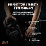GNC batido Wheybolic fresa y crema servido en vaso, aporte proteico para recuperar