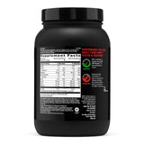 GNC polvo de proteína cerca mostrando textura fina y mezcla fácil