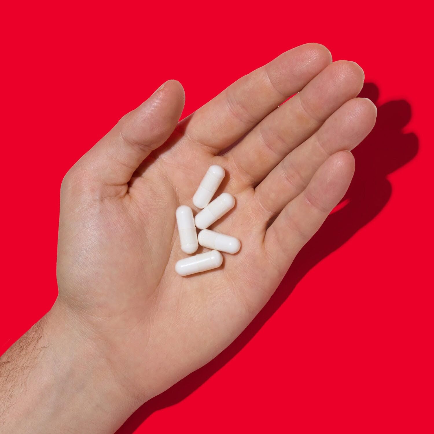 GNC etiqueta nutricional enfocada para verificar dosis y pruebas de terceros