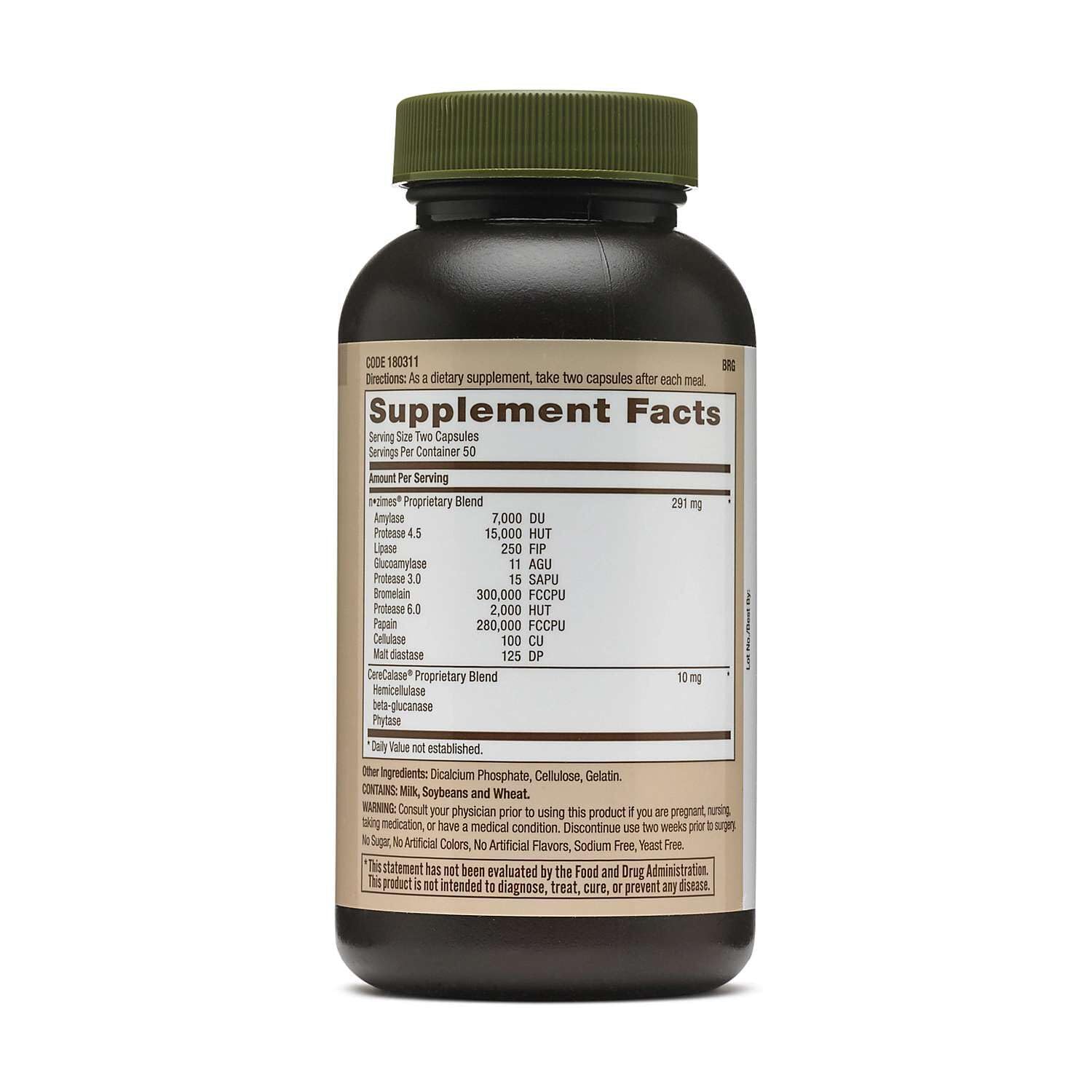 GNC primer plano de una cápsula y etiqueta de ingredientes para transparencia