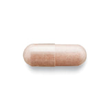 GNC Herbal Plus persona sosteniendo la botella para visualización de uso diario