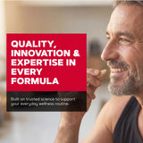 GNC Mega Men 50 Plus lifestyle hombre activo utilizando suplemento