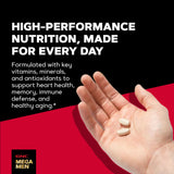 GNC Mega Men 50 Plus caplet en mano para mostrar escala real