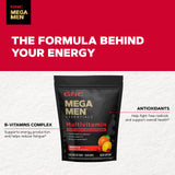 GNC Mega Men comparación de tamaño con una mano para referencia de porción