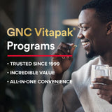 GNC Mega Men tamaño del sobre junto a monedas, demuestra portabilidad