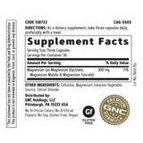cápsula GNC Super Magnesium en primer plano mostrando textura y color