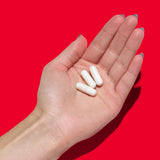 persona activa junto al envase GNC Super Magnesium como apoyo diario