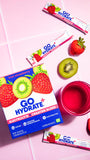 Comparación de tamaño del sobre GoHydrate mostrando conveniencia para llevar