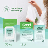 Good Clean Love persona usando toallita para limpieza rápida y confort