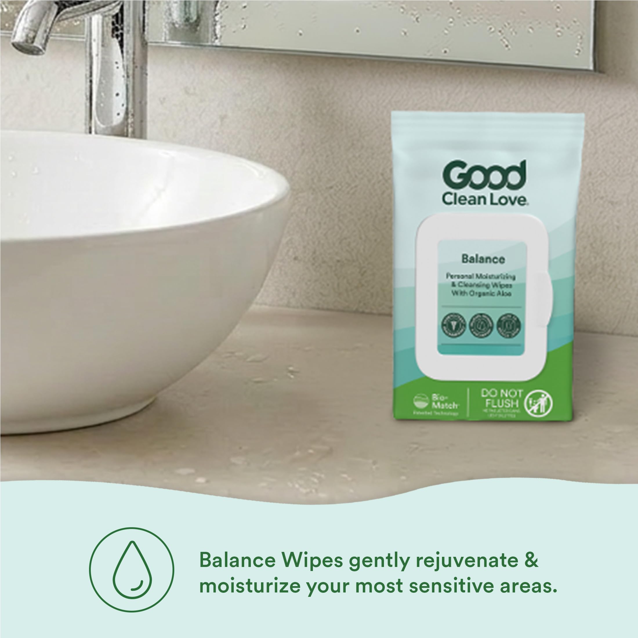 Good Clean Love toallita en mano demostrando limpieza rápida