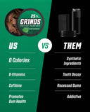 Comparación de tamaño de una lata Grinds junto a una mano para escala