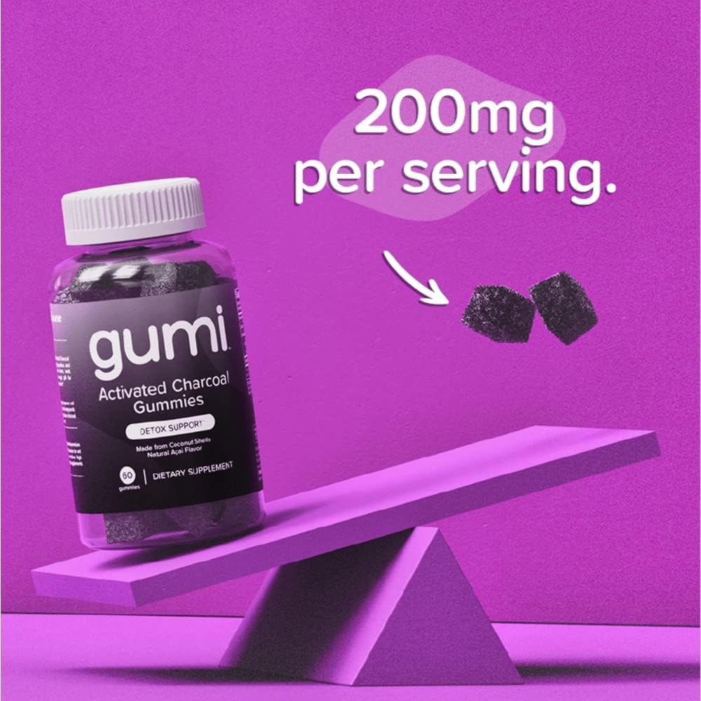 Gomita Gumi en mano para comparar tamaño y facilitar la dosificación