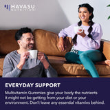 HAVASU NUTRITION adulto tomando gominola para mayor adherencia diaria