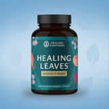 Healing Leaves cápsulas junto a vaso de agua en uso diario y simplicidad
