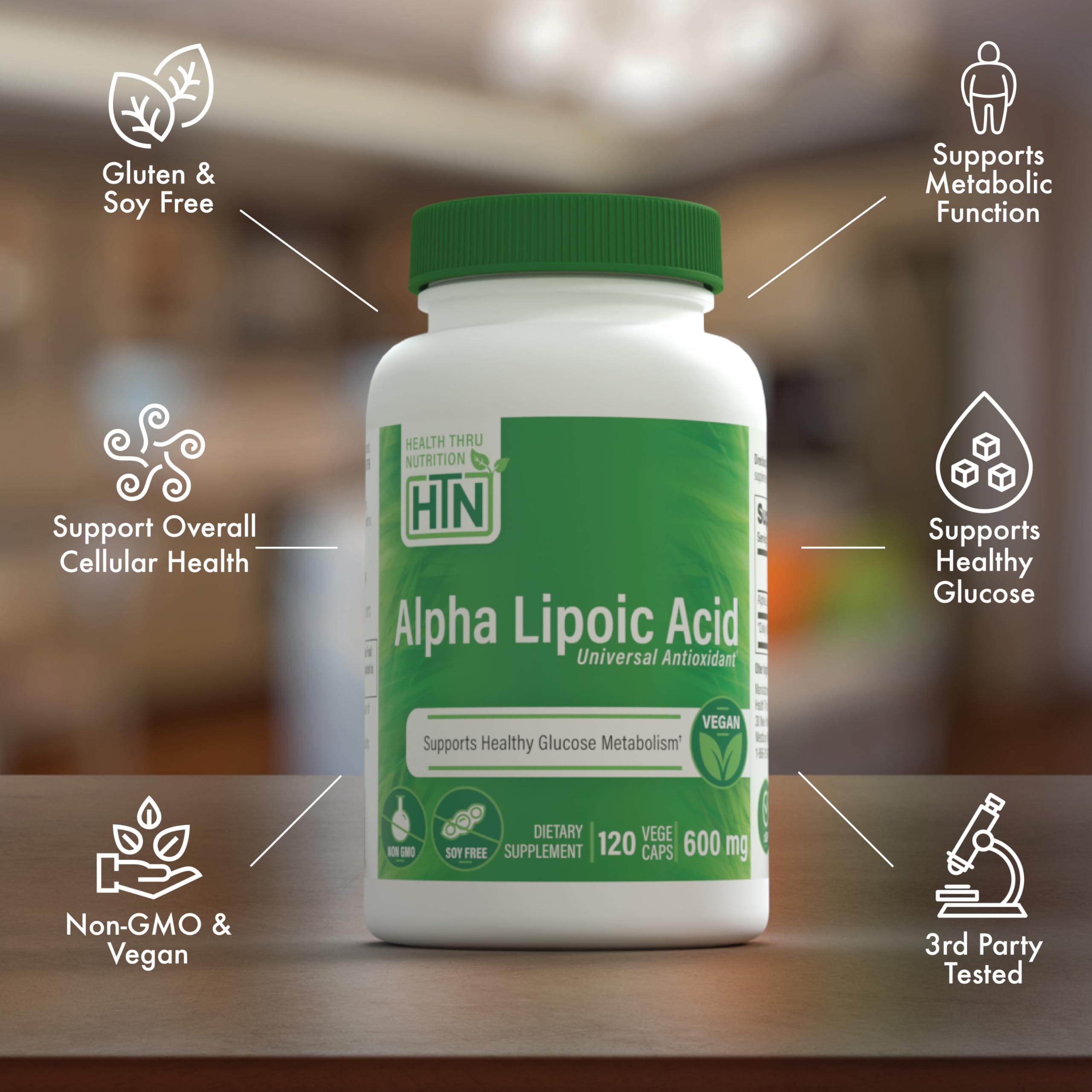 Health Thru Nutrition cápsulas en mano para referencia de tamaño