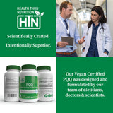 Health Thru Nutrition frasco en mano simulando consumo diario, conveniente