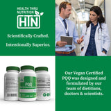 Health Thru Nutrition cápsula en mano para comparar tamaño y porción