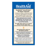 HealthAid ImmuProbio en una mesa de cocina junto a un vaso de agua, fácil toma diaria