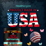 Healthergize gomita en mano demostrando tamaño y fácil dosificación