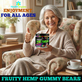 Healthergize gomitas en mano para mostrar tamaño y facilidad
