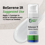 Healthy Gut crema absorbiéndose en piel mostrando rápida acción