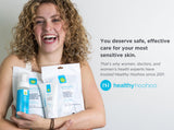 healthy hoohoo kit sobre toalla indicando incorporación a cuidado diario íntimo