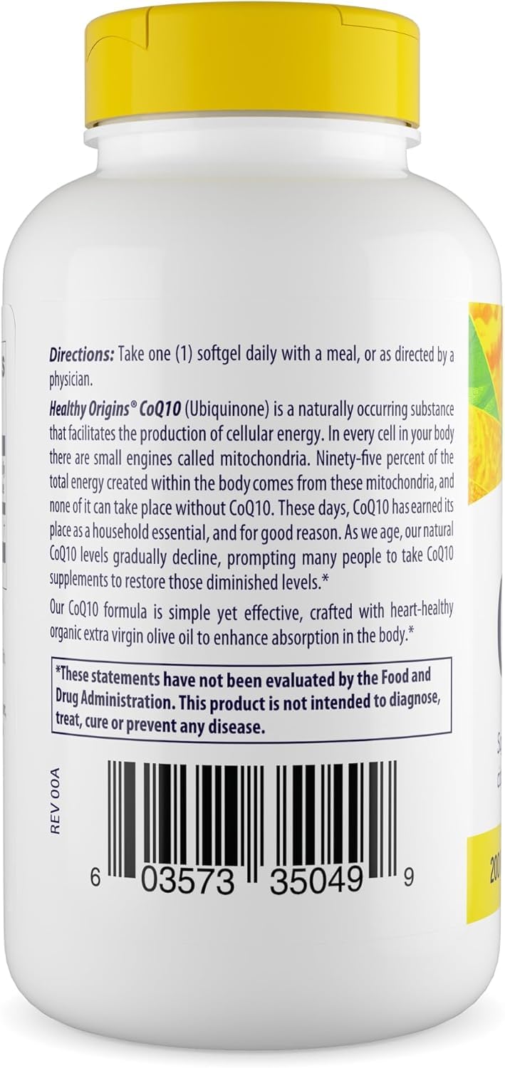 Close-up de una cápsula Healthy Origins CoQ10 mostrando textura y facilidad de tragar