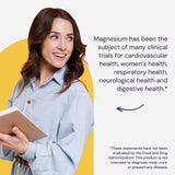 Healthy Origins tabletas en la mano mostrando tamaño y cantidad por servicio