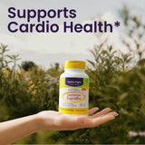Healthy Origins softgel en mano para comparar tamaño y dosificación