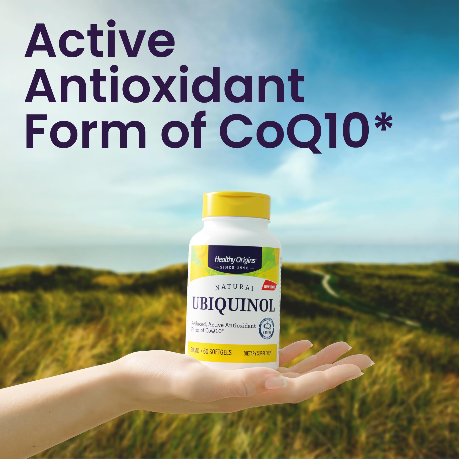 Comparación de tamaño con mano para escala, Healthy Origins ubiquinol muestra porción diaria