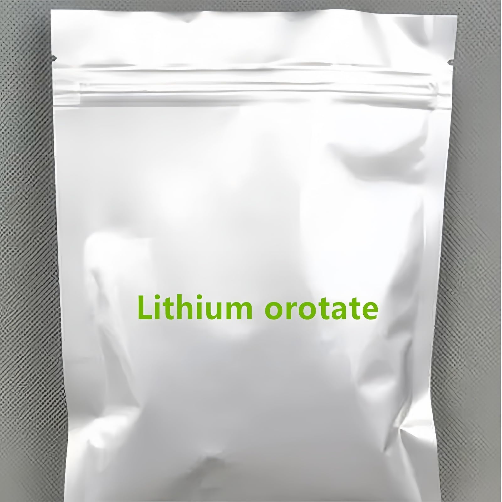 HealthyFinds polvo de litio orotato mezclado en vaso, uso práctico en formulaciones