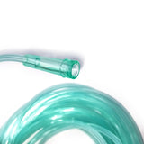 Detalle del conector Healva y textura del tubo flexible, asegura ajuste y durabilidad