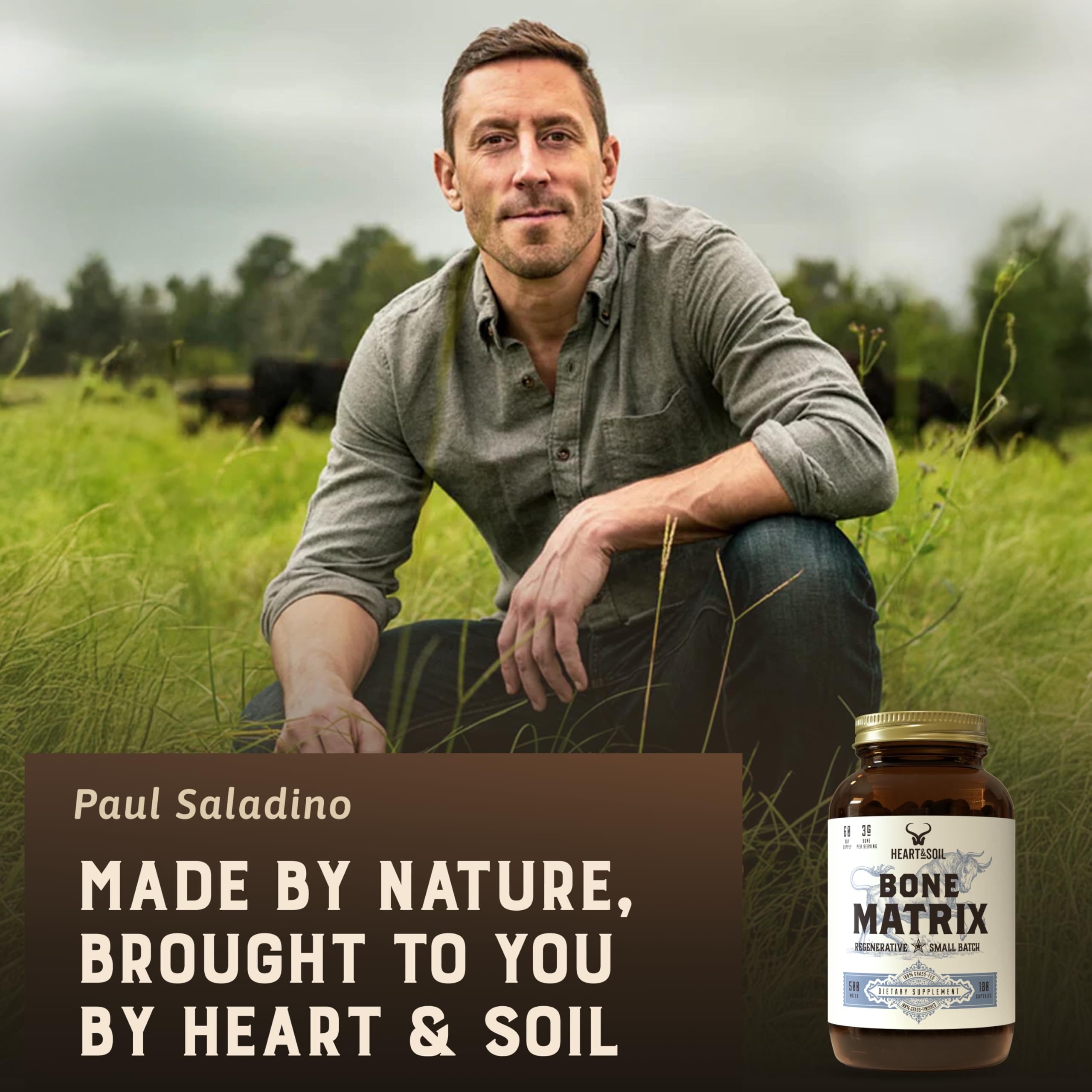 HEART & SOIL cápsulas en mano indicando conveniencia para el viaje