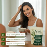Herb & Heal mano con cucharita midiendo dosis precisa para recetas