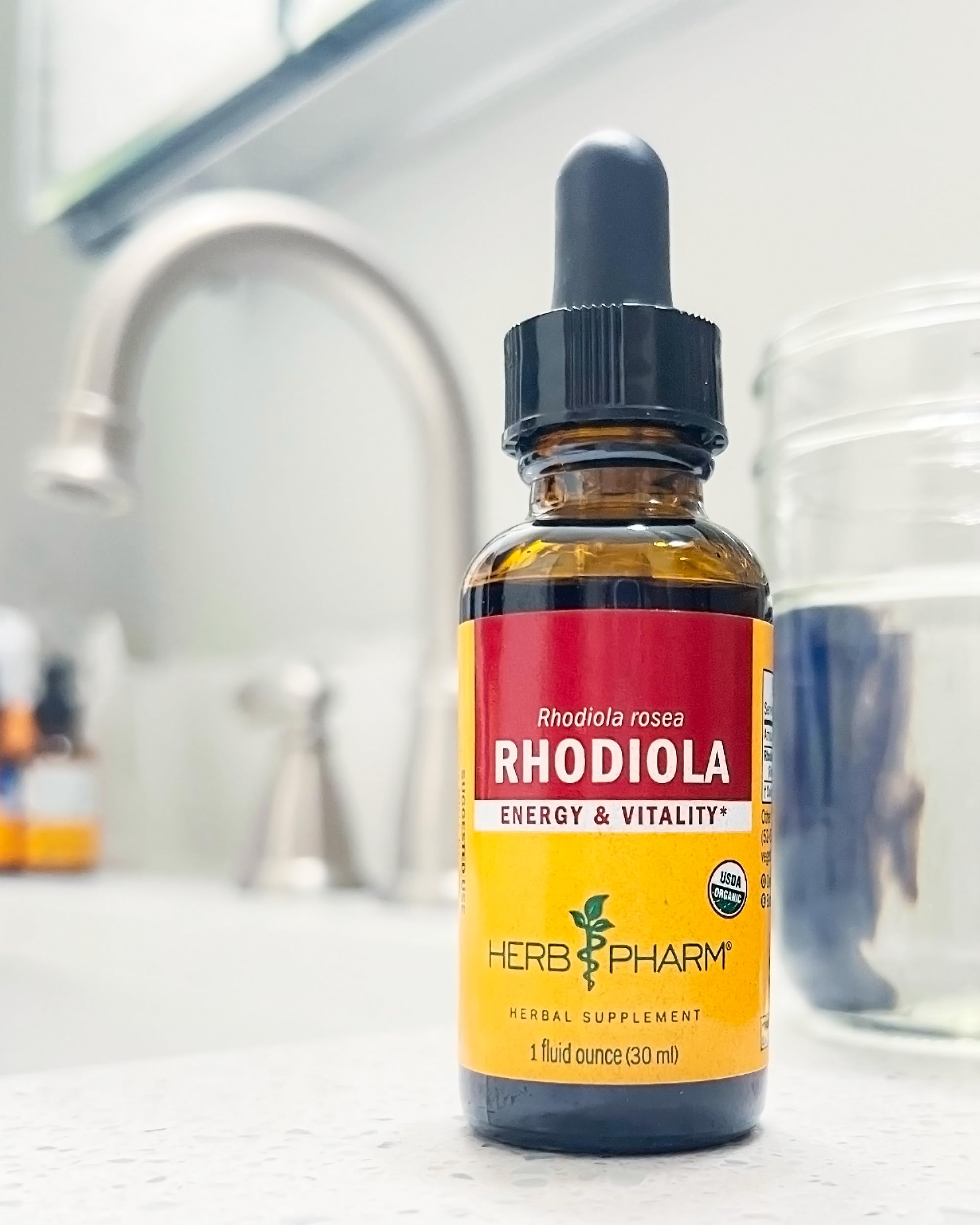 Botella Herb Pharm abierta con cuentagotas y cierre higiénico visible