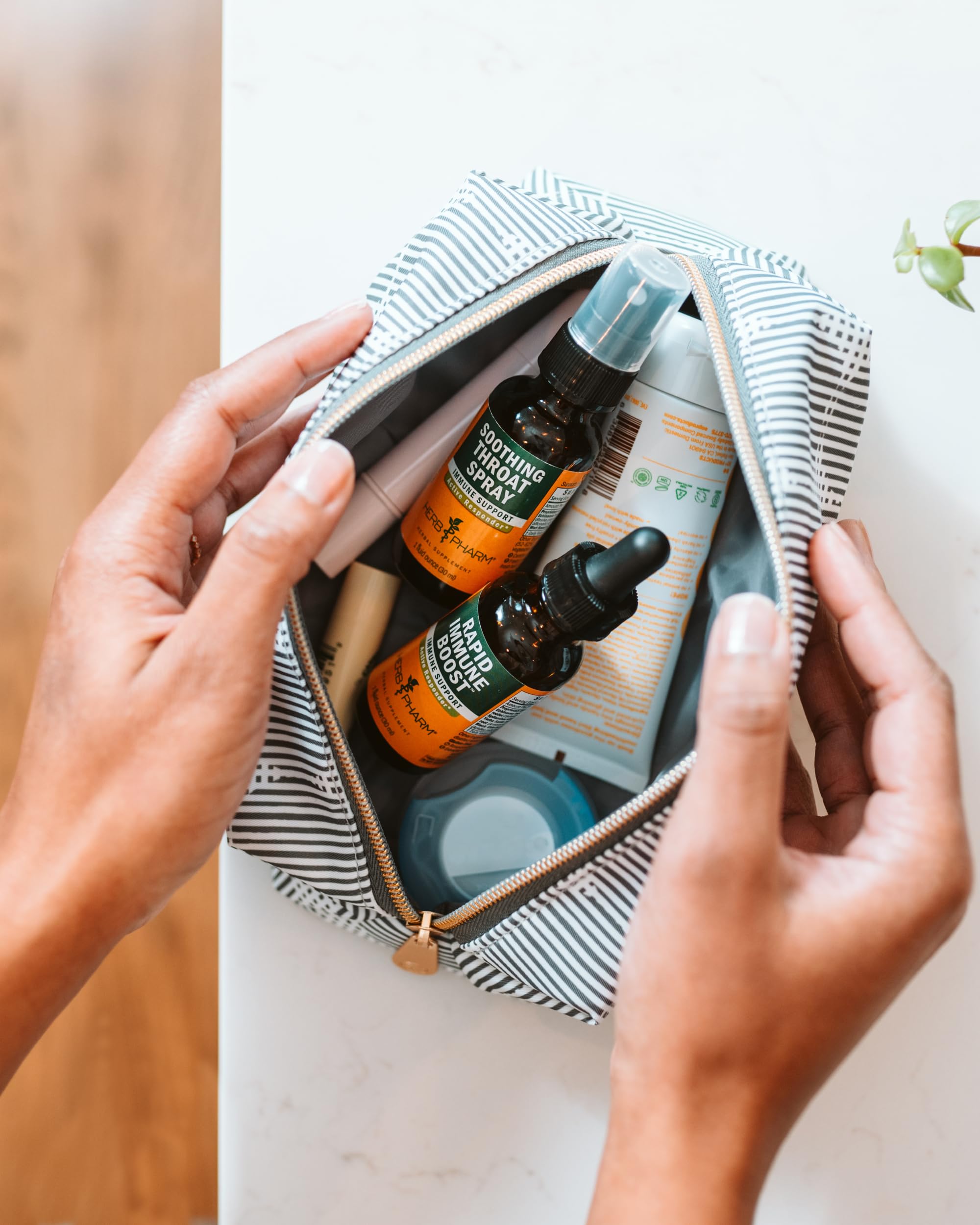 Herb Pharm hierbas orgánicas en campo mostrando origen responsable