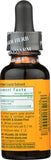 Herb Pharm botella sostenida en mano para apreciar tamaño portátil y dosificación