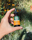 Herb Pharm botella en mano para comparar escala y fácil transporte
