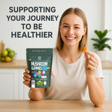 Ingredientes orgánicos Herbal Bee dispuestos que incluyen raíces y hongos, transmite transparencia