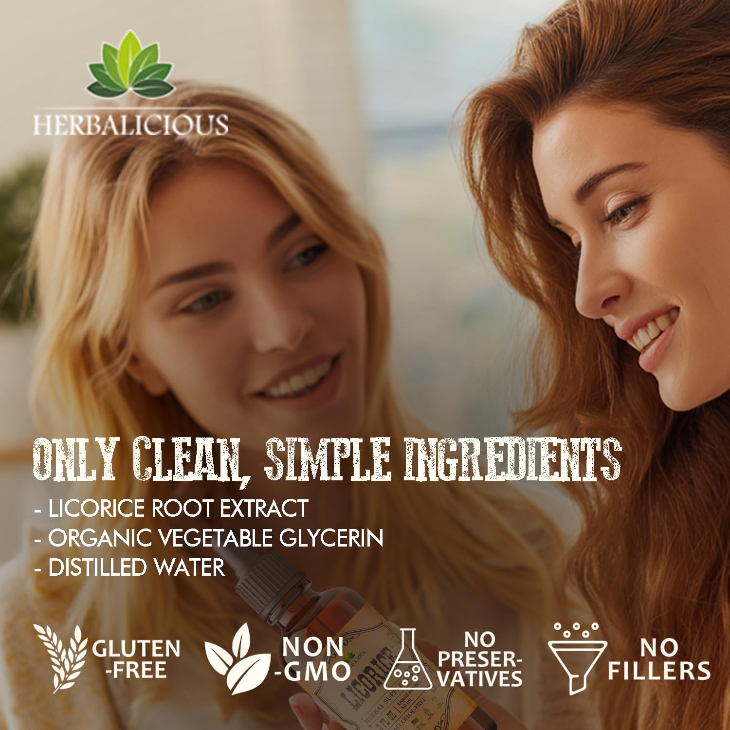 HERBALICIOUS botella sostenida en mano para comparar tamaño y portabilidad