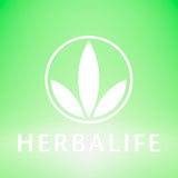 Herbalife batido servido en vaso en cocina mostrando conveniencia y sabor
