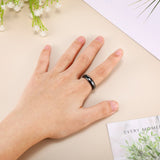 Hicarer anillo en mano estilo lifestyle que muestra uso diario