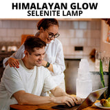 Himalayan Glow lámpara sobre escritorio aportando luz tenue y concentración