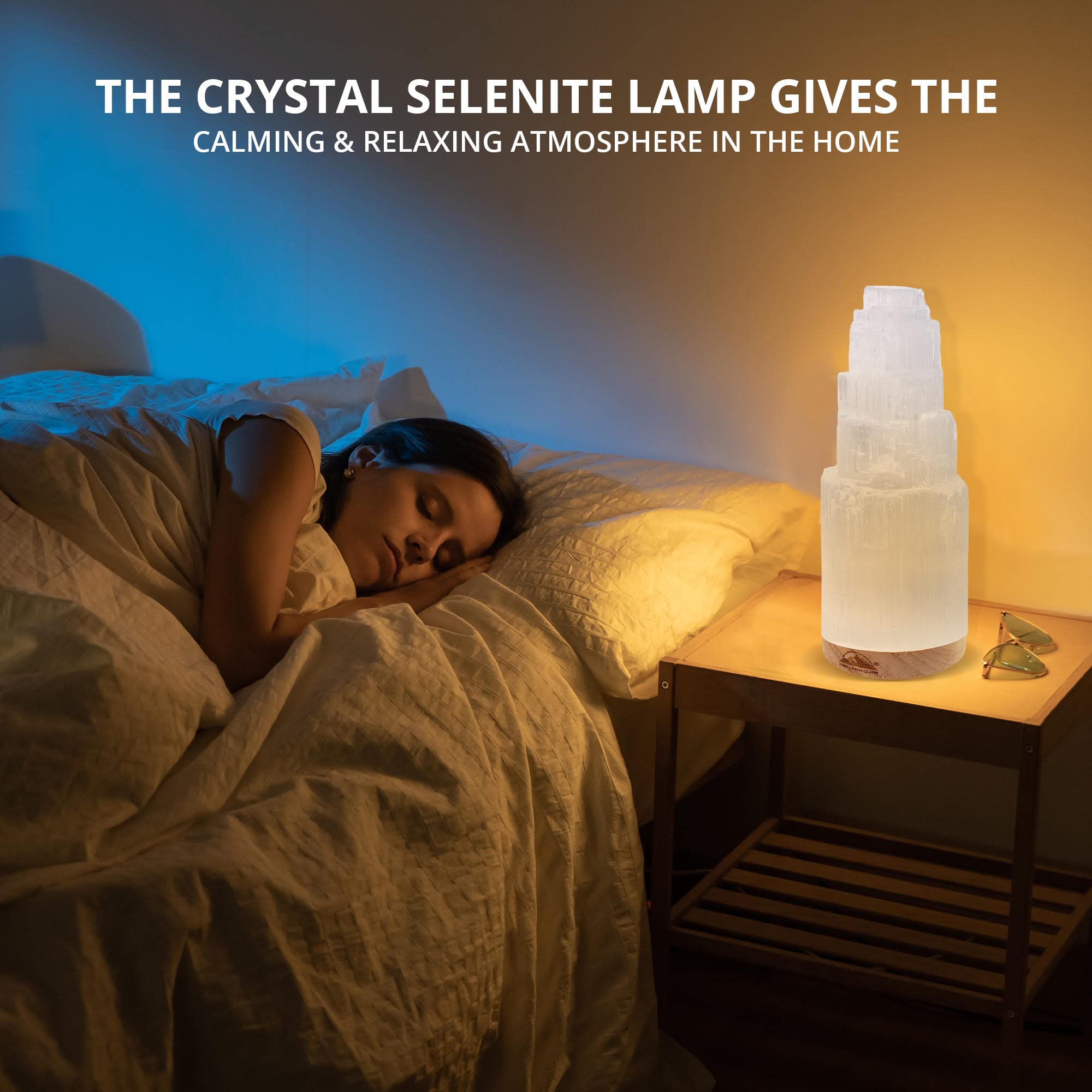 Himalayan Glow lámpara encendida creando ambiente cálido y relajante en habitación