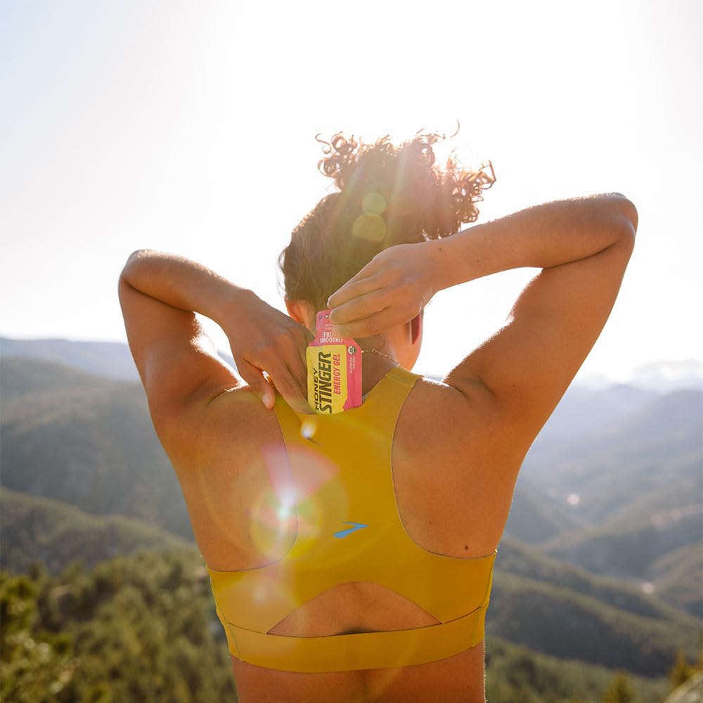 Honey Stinger atleta consumiendo gel durante carrera para reponer energía