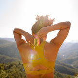 Honey Stinger atleta consumiendo gel durante carrera para reponer energía
