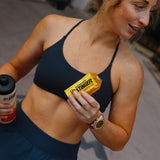 Honey Stinger gel enfoque en brillo de miel que aporta sabor natural