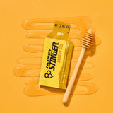 Honey Stinger gel en mano durante carrera mostrando beneficio de consumo en movimiento
