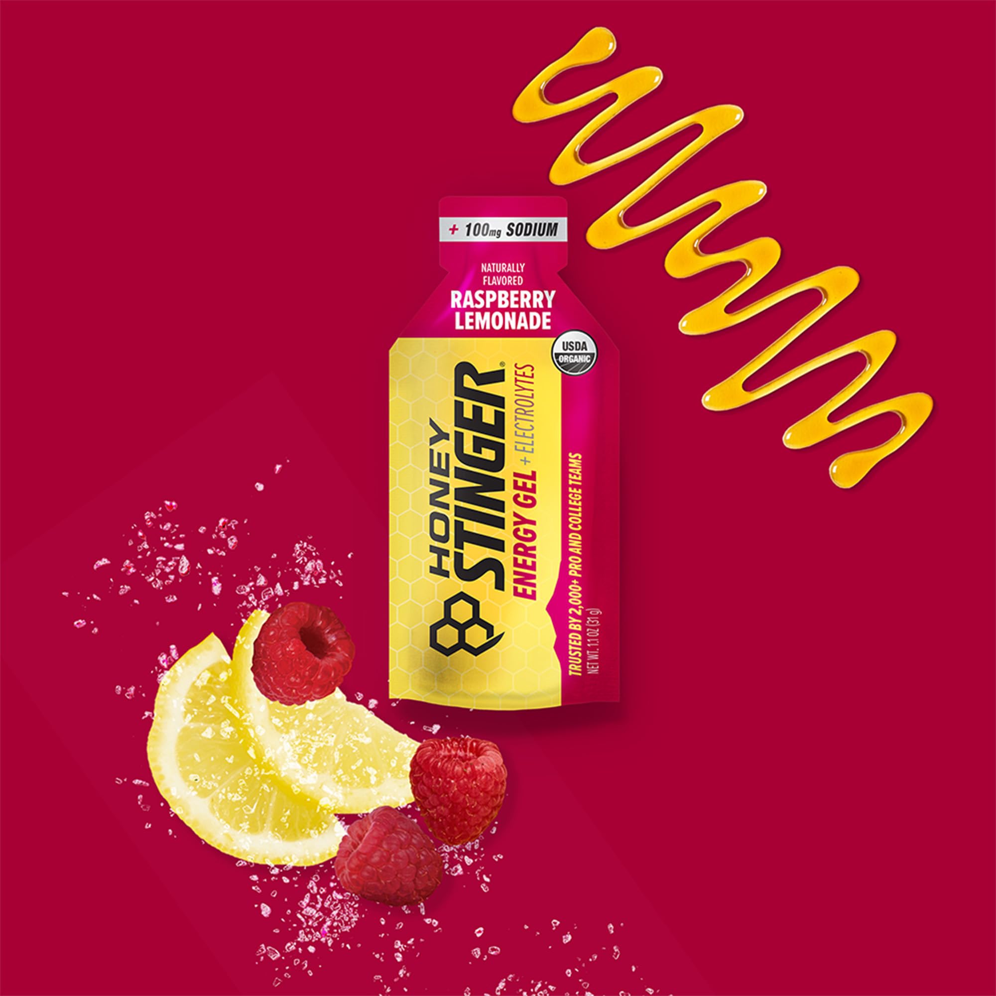 Honey Stinger corredor usando gel para mantener energía en carrera